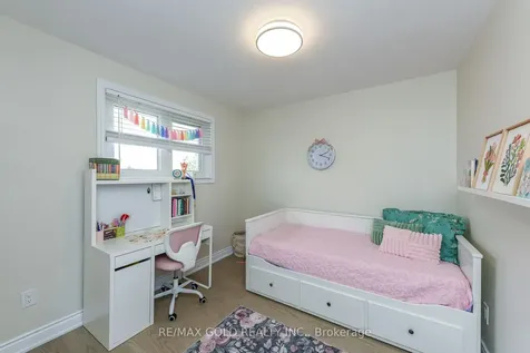 7595 Wrenwood Crescent Mississauga ON L4T 2V8