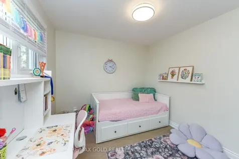 7595 Wrenwood Crescent Mississauga ON L4T 2V8