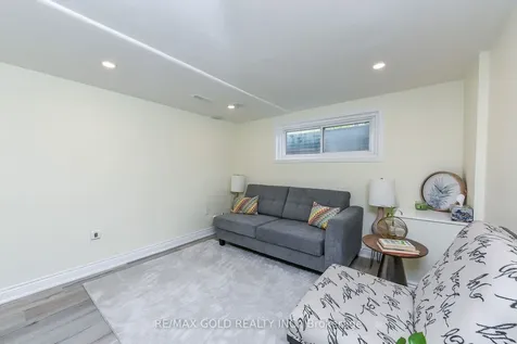 7595 Wrenwood Crescent Mississauga ON L4T 2V8