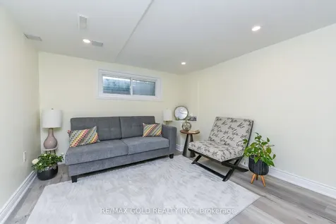 7595 Wrenwood Crescent Mississauga ON L4T 2V8