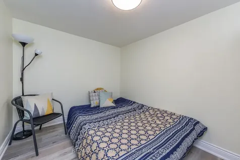 7595 Wrenwood Crescent Mississauga ON L4T 2V8