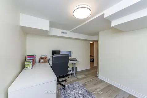 7595 Wrenwood Crescent Mississauga ON L4T 2V8