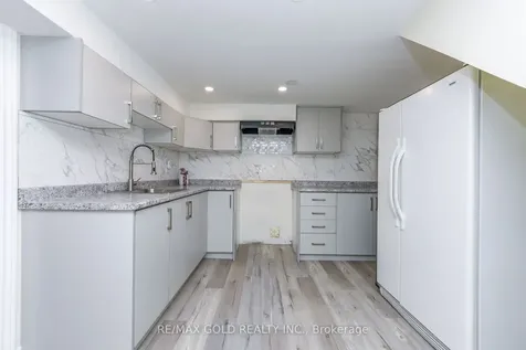 7595 Wrenwood Crescent Mississauga ON L4T 2V8