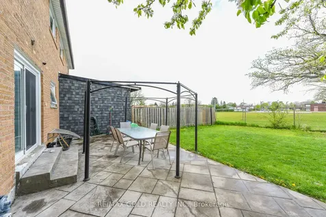 7595 Wrenwood Crescent Mississauga ON L4T 2V8
