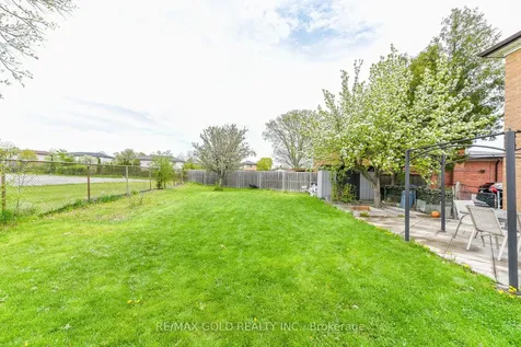 7595 Wrenwood Crescent Mississauga ON L4T 2V8