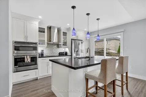 924 Zelinsky Crescent Milton ON L9T 0L5