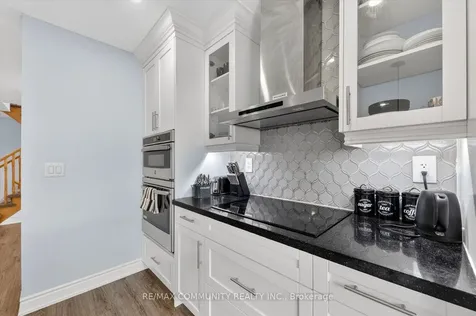 924 Zelinsky Crescent Milton ON L9T 0L5