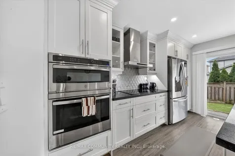 924 Zelinsky Crescent Milton ON L9T 0L5