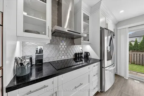 924 Zelinsky Crescent Milton ON L9T 0L5
