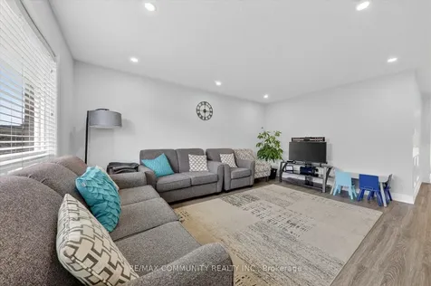 924 Zelinsky Crescent Milton ON L9T 0L5