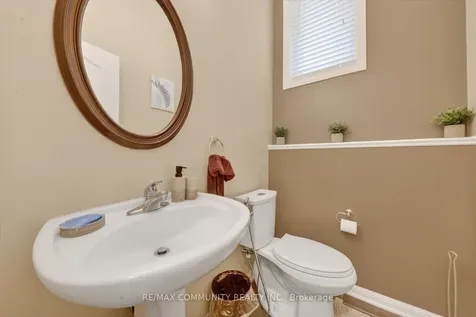 924 Zelinsky Crescent Milton ON L9T 0L5