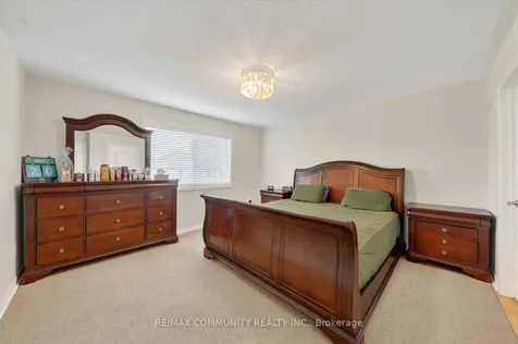 924 Zelinsky Crescent Milton ON L9T 0L5