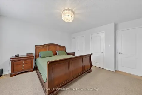 924 Zelinsky Crescent Milton ON L9T 0L5