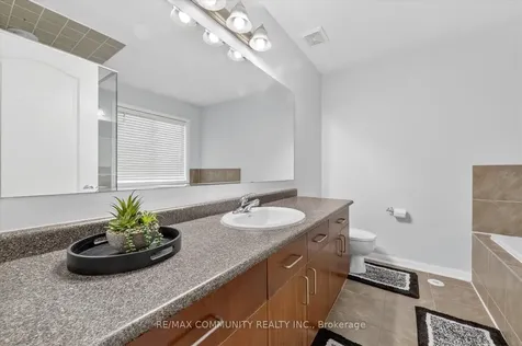 924 Zelinsky Crescent Milton ON L9T 0L5