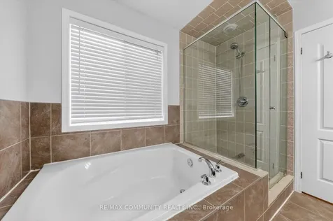 924 Zelinsky Crescent Milton ON L9T 0L5