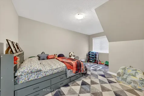 924 Zelinsky Crescent Milton ON L9T 0L5