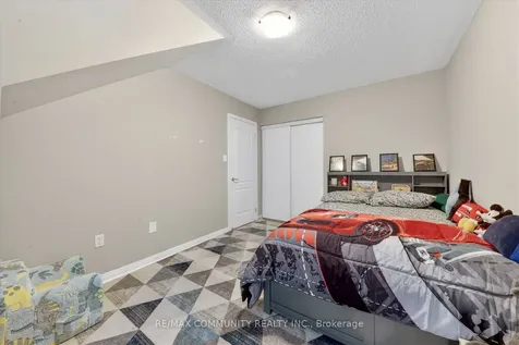 924 Zelinsky Crescent Milton ON L9T 0L5