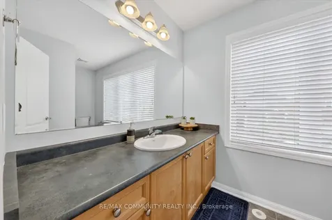 924 Zelinsky Crescent Milton ON L9T 0L5