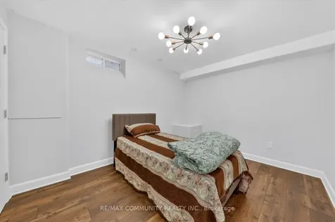 924 Zelinsky Crescent Milton ON L9T 0L5