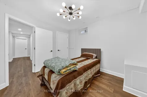 924 Zelinsky Crescent Milton ON L9T 0L5