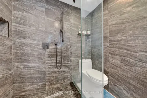 924 Zelinsky Crescent Milton ON L9T 0L5