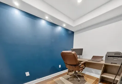 924 Zelinsky Crescent Milton ON L9T 0L5