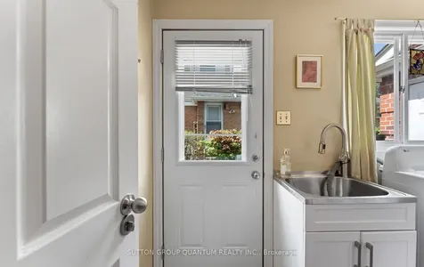 1777 Folkway Drive Mississauga ON L5L 2X1