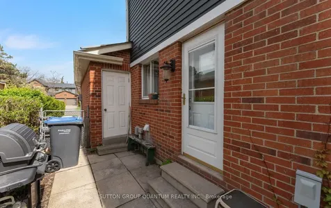 1777 Folkway Drive Mississauga ON L5L 2X1