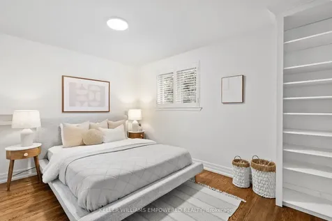 25 Bloorlea Crescent Toronto ON M9B 1P2