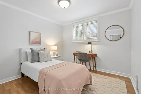 25 Bloorlea Crescent Toronto ON M9B 1P2