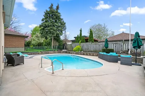 25 Bloorlea Crescent Toronto ON M9B 1P2