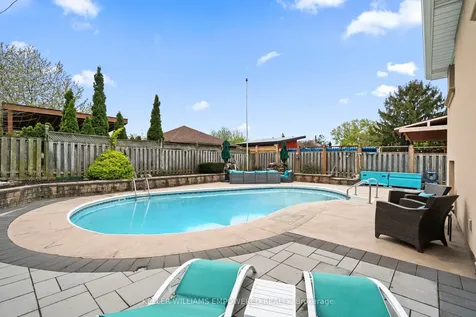 25 Bloorlea Crescent Toronto ON M9B 1P2
