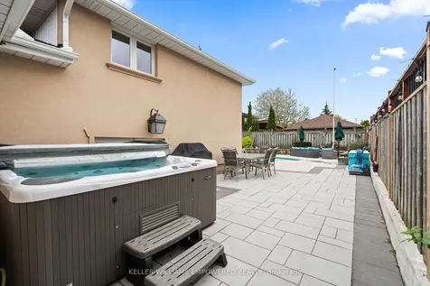 25 Bloorlea Crescent Toronto ON M9B 1P2