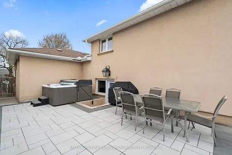 25 Bloorlea Crescent Toronto ON M9B 1P2