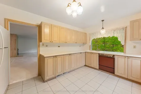 15 Saxony Crescent Toronto ON M9P 1S2