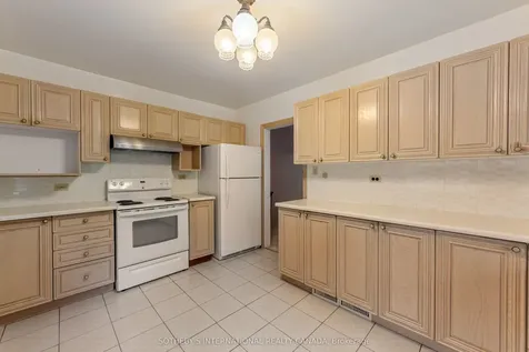 15 Saxony Crescent Toronto ON M9P 1S2