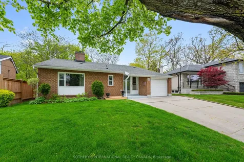 15 Saxony Crescent Toronto ON M9P 1S2