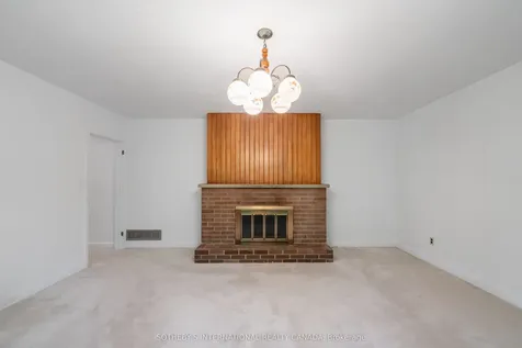 15 Saxony Crescent Toronto ON M9P 1S2