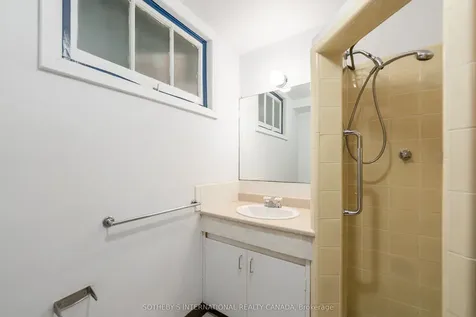 15 Saxony Crescent Toronto ON M9P 1S2