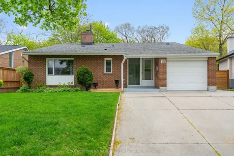 15 Saxony Crescent Toronto ON M9P 1S2