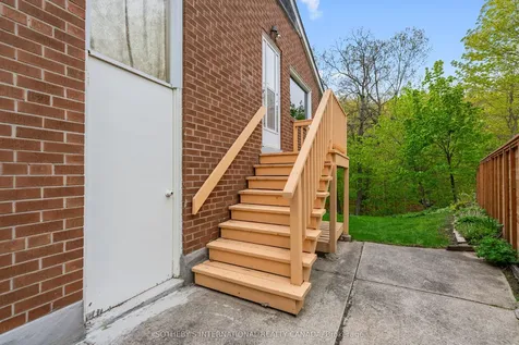 15 Saxony Crescent Toronto ON M9P 1S2