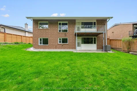 15 Saxony Crescent Toronto ON M9P 1S2
