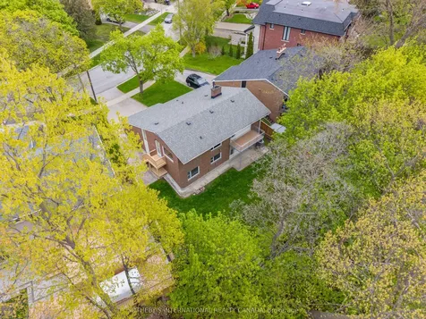 15 Saxony Crescent Toronto ON M9P 1S2