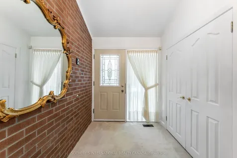 15 Saxony Crescent Toronto ON M9P 1S2