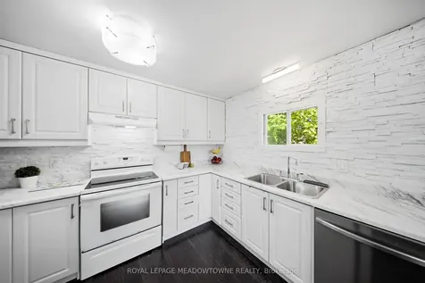 10 Back Street Halton Hills ON L7G 3Y6