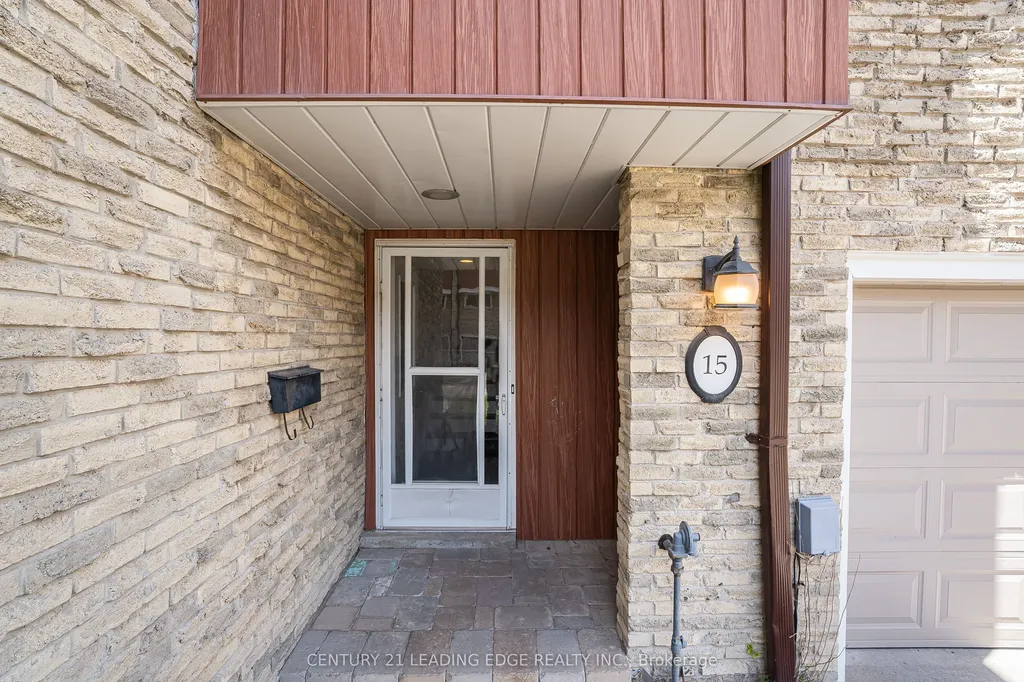915 Inverhouse Drive Mississauga ON L5J 4B2