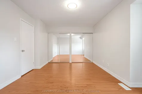 915 Inverhouse Drive Mississauga ON L5J 4B2