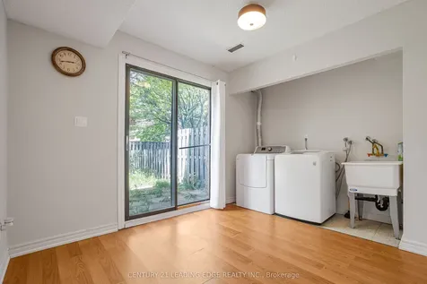 915 Inverhouse Drive Mississauga ON L5J 4B2