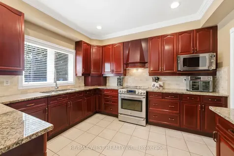 2180 North Ridge Trail Oakville ON L6H 5M3