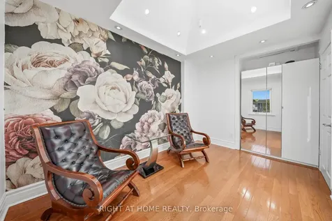 35 Dayton Avenue Toronto ON M8Z 3L8